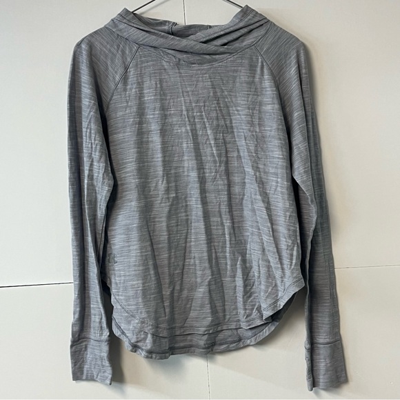 Women’s Under Armour Light Gray Lightweight Loose HeatGear Hoodie. Size SM/P/CH. - Picture 2 of 11